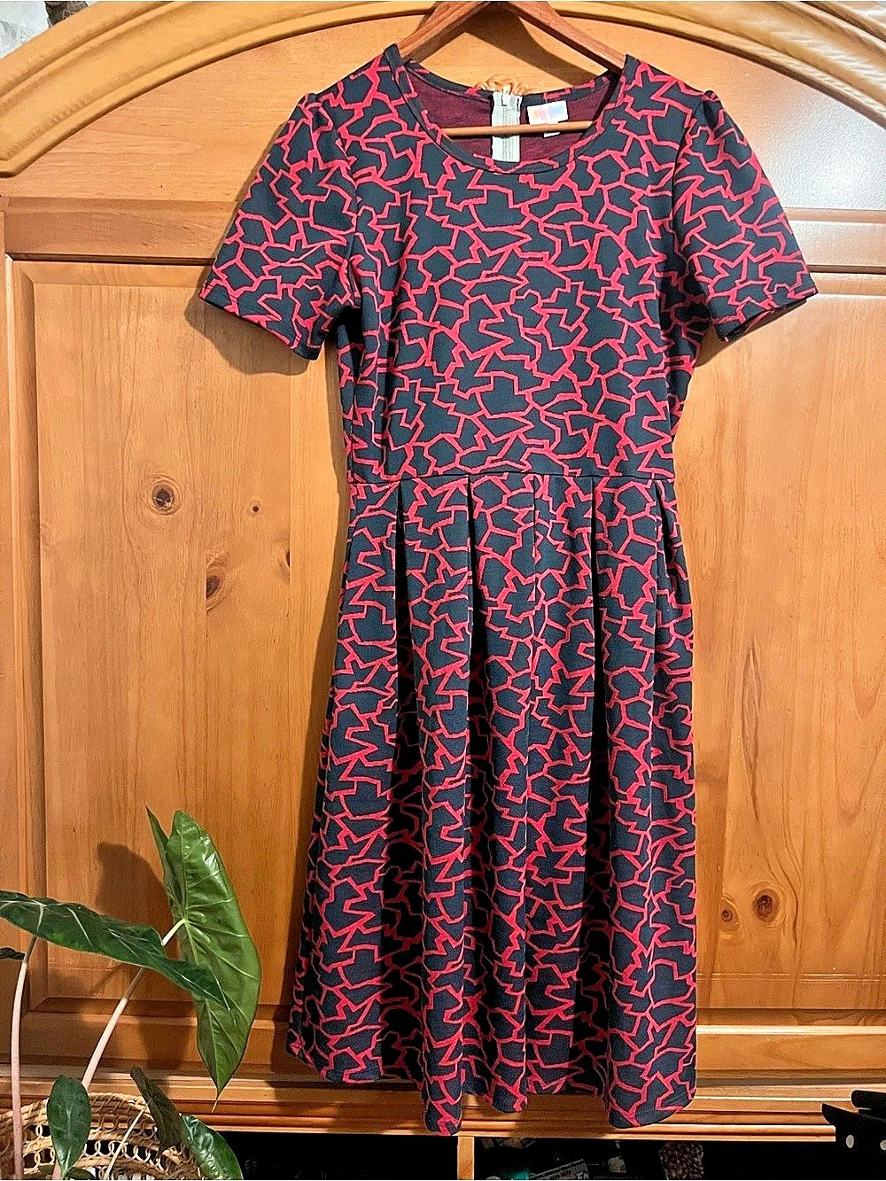 LuLaRoe Amelia Dress Geometric Midi in Black & Pink Size Medium